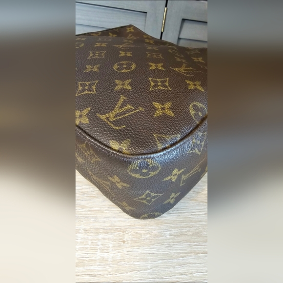Authentic LOUIS VUITTON Monogram Looping MM Crossbody - Picture 5 of 13